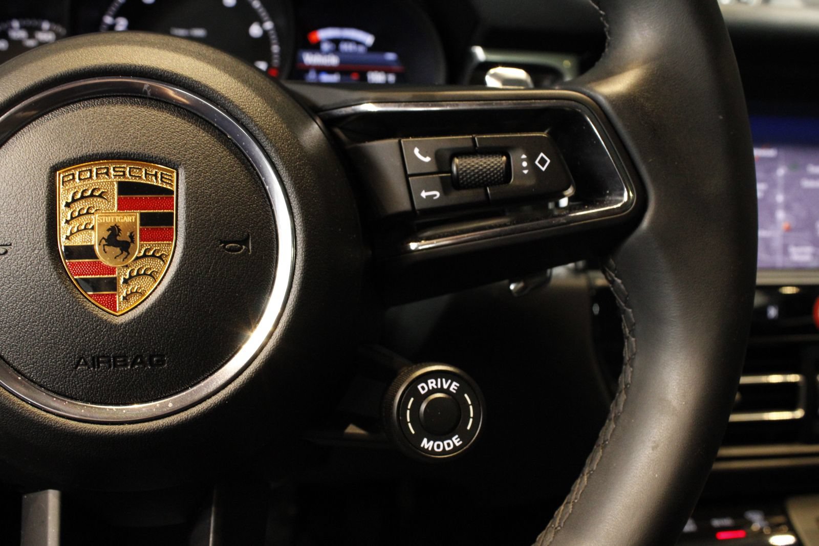 Certified 2026 Porsche Macan AWD/4WD image 25