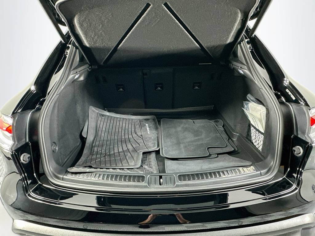 Certified 2026 Porsche Macan AWD/4WD image 28