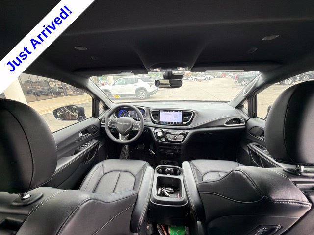 Used 2026 Chrysler Pacifica Select FWD image 23