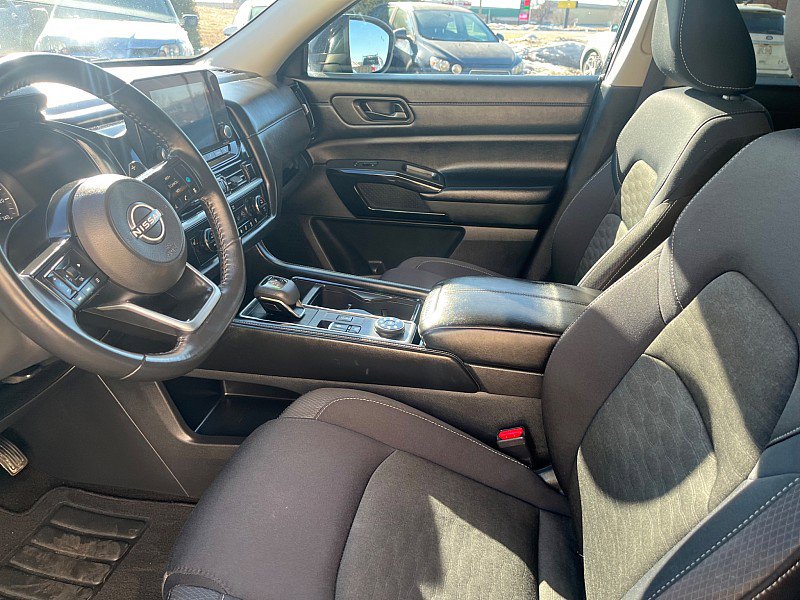 Used 2024 Nissan Pathfinder SV image 10