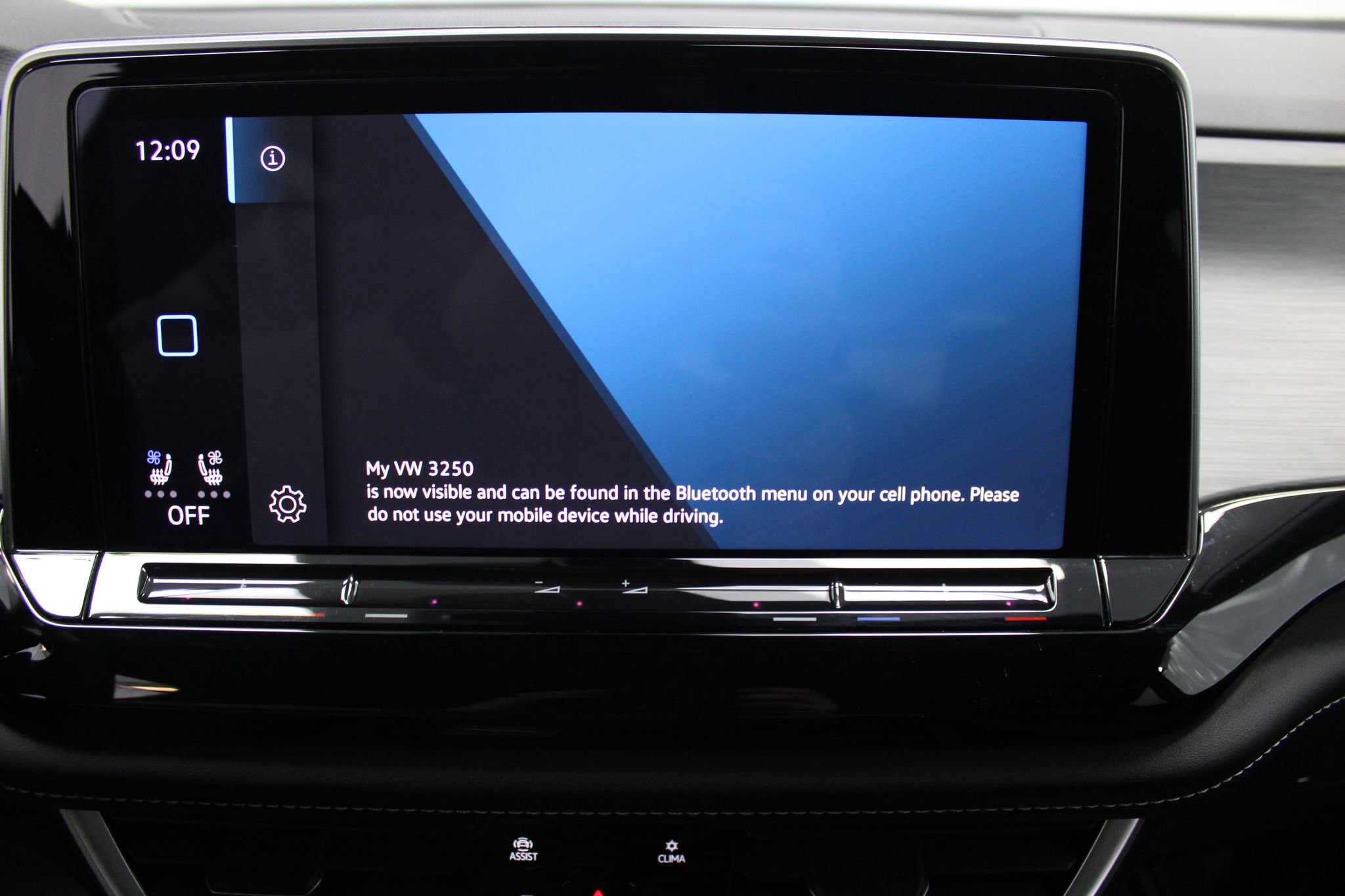 Used 2024 Volkswagen Atlas Cross Sport SE image 40