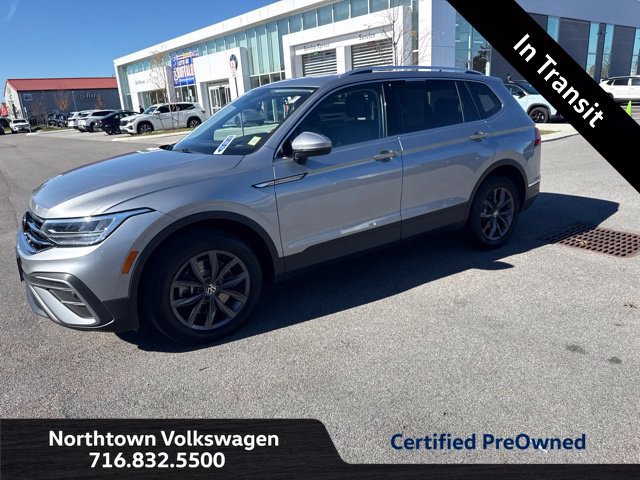 Used 2023 Volkswagen Tiguan SE w/ Panoramic Sunroof Package AWD/4WD image 3