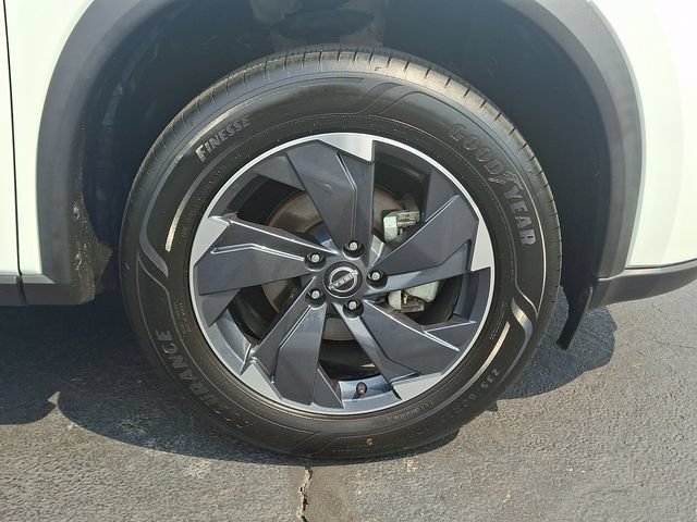 Used 2024 Nissan Rogue SV AWD/4WD image 8