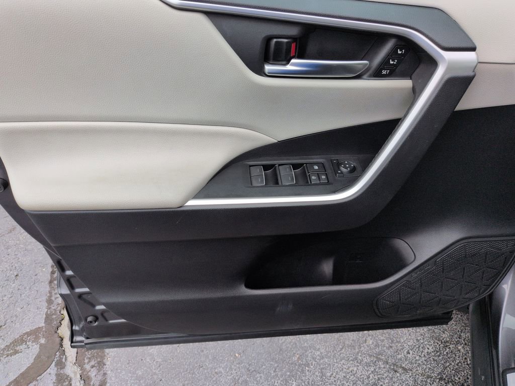 Certified 2023 Toyota RAV4 XLE Premium AWD/4WD image 10