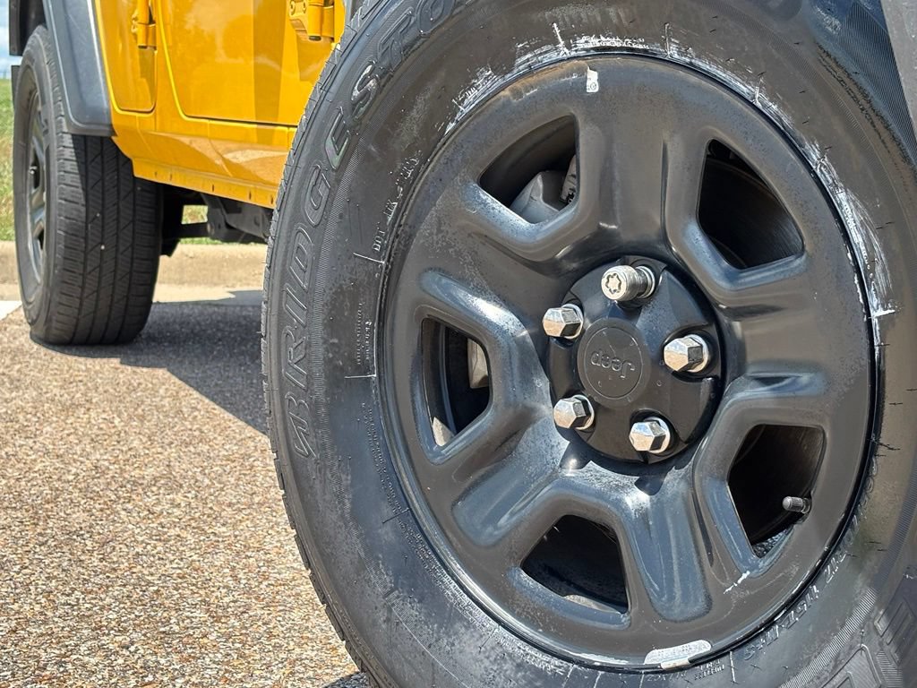 Used 2018 Jeep Wrangler Unlimited Sport AWD/4WD image 2