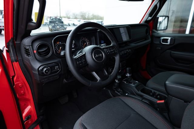 Used 2025 Jeep Wrangler Unlimited Rubicon w/ Convenience Group image 23