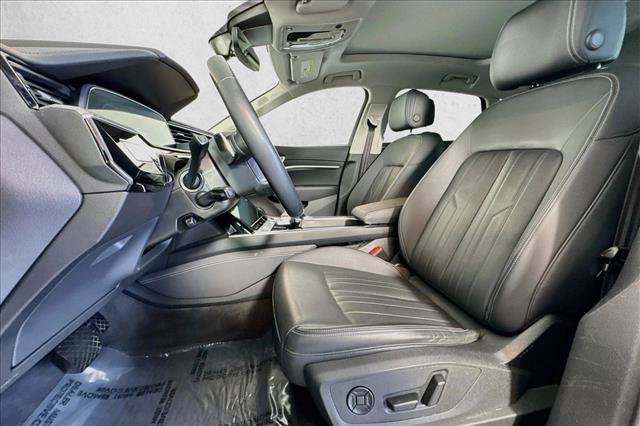 Used 2022 Audi e-tron Premium Plus w/ Premium Plus Package AWD/4WD image 19