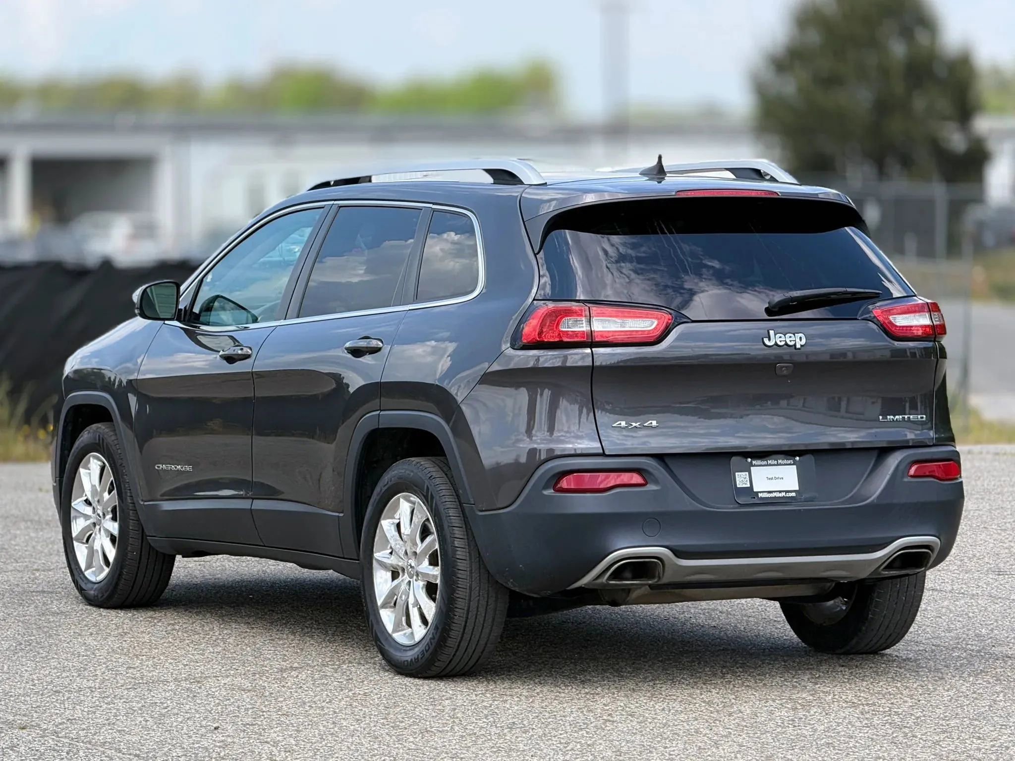 Used 2016 Jeep Cherokee Limited AWD/4WD image 10