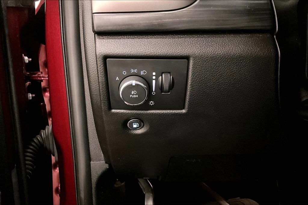 Used 2020 Jeep Grand Cherokee Laredo AWD/4WD image 15