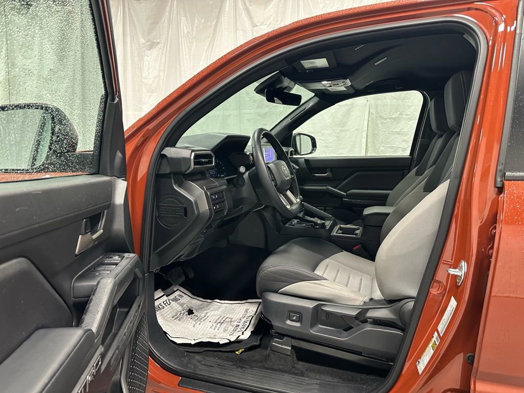 Used 2025 Toyota Tacoma TRD Off-Road image 9