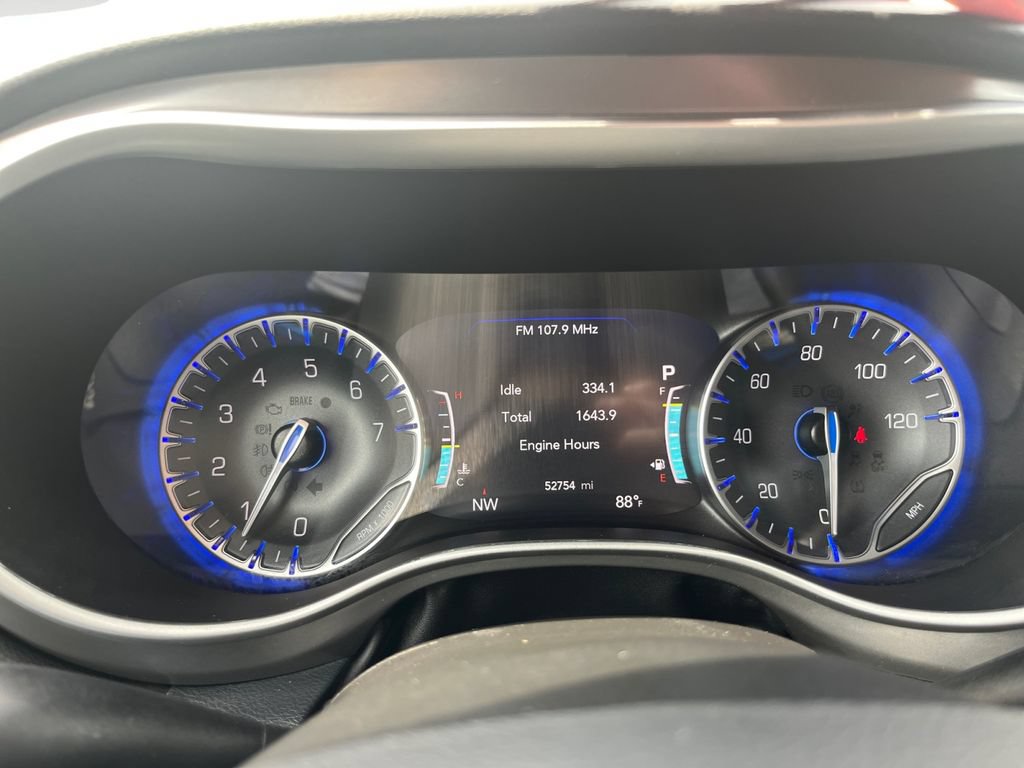 Used 2025 Chrysler Pacifica Select FWD image 17