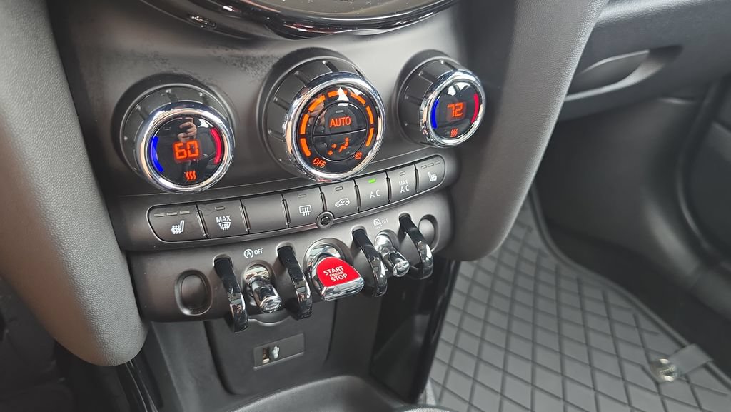 Used 2024 MINI Cooper 2-Door Hardtop FWD image 24