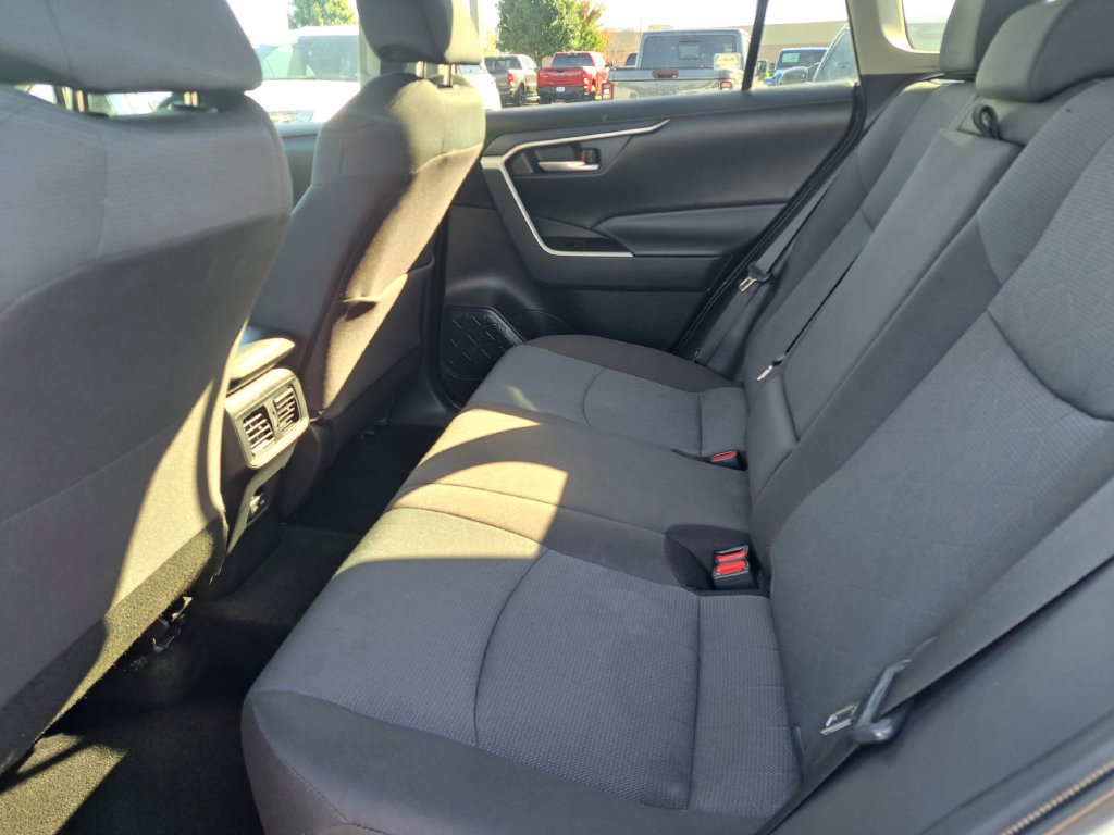 Used 2025 Toyota RAV4 XLE FWD image 28