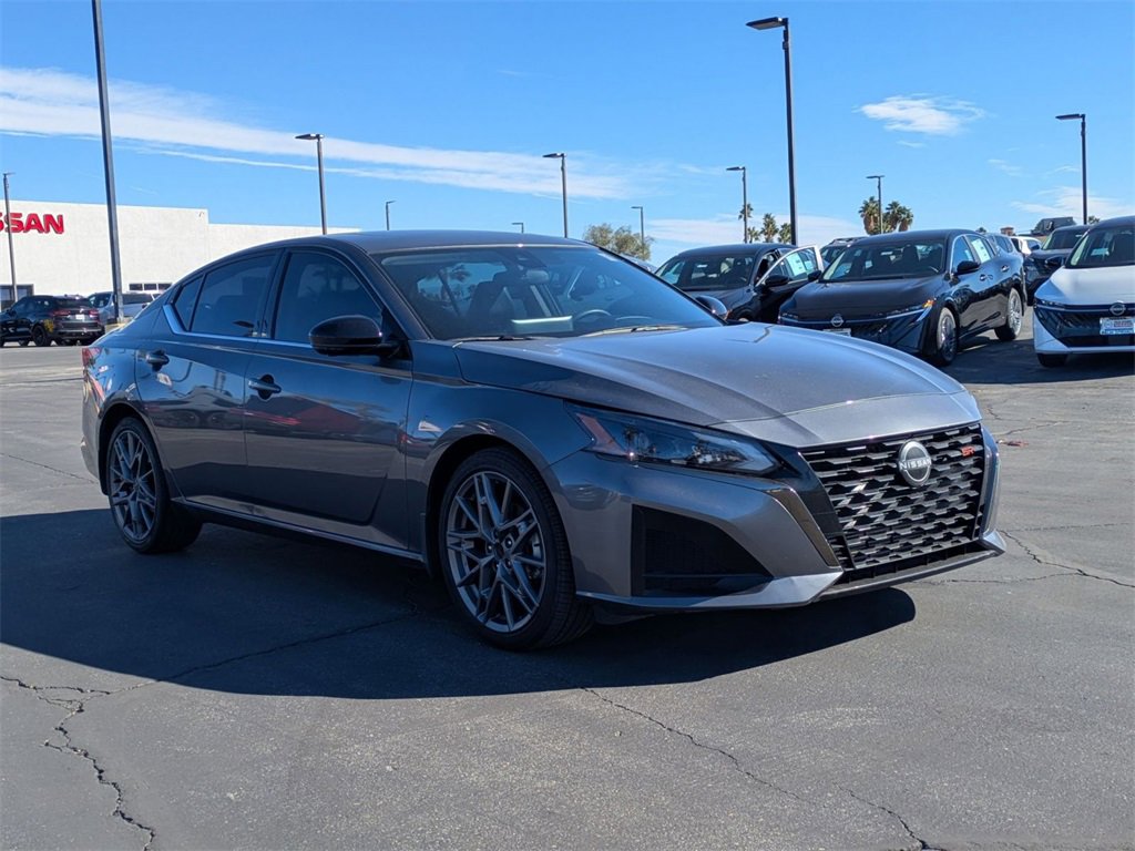 Used 2024 Nissan Altima 2.0 SR image 6