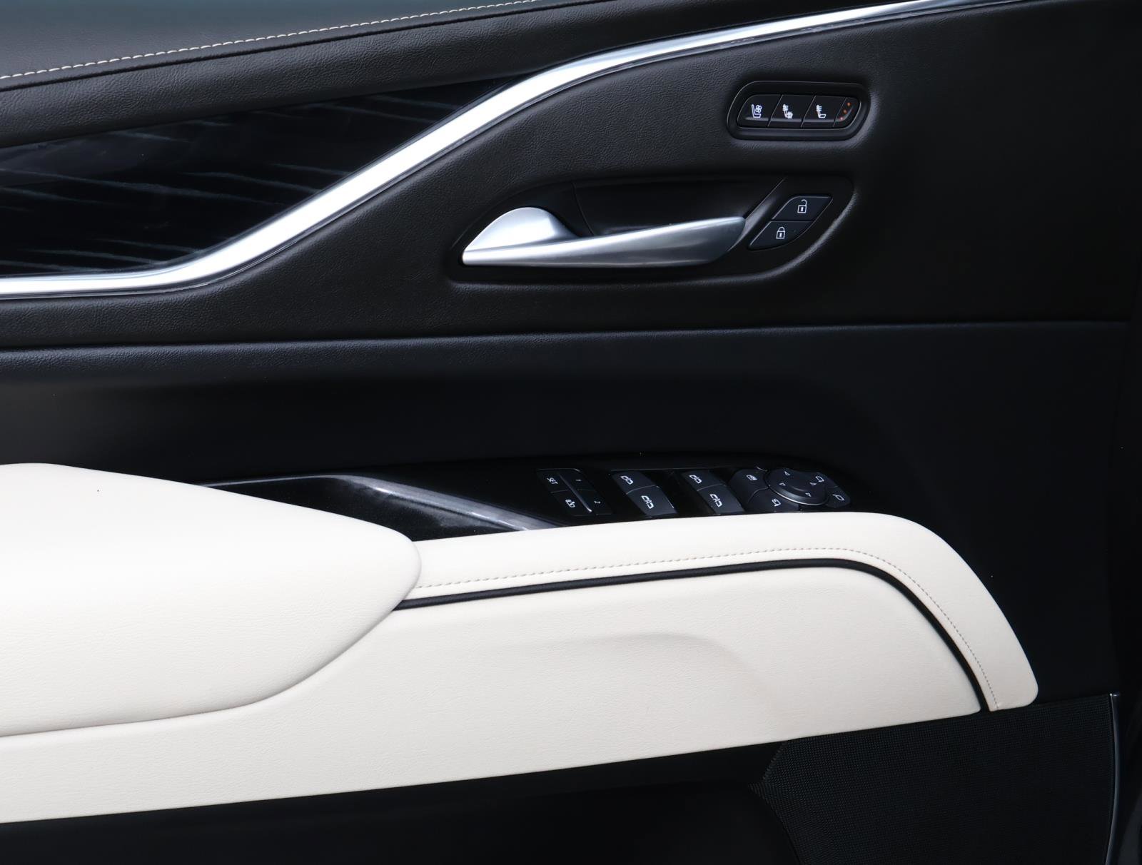 Used 2024 Cadillac Escalade Sport w/ LPO, ONYX Package image 17