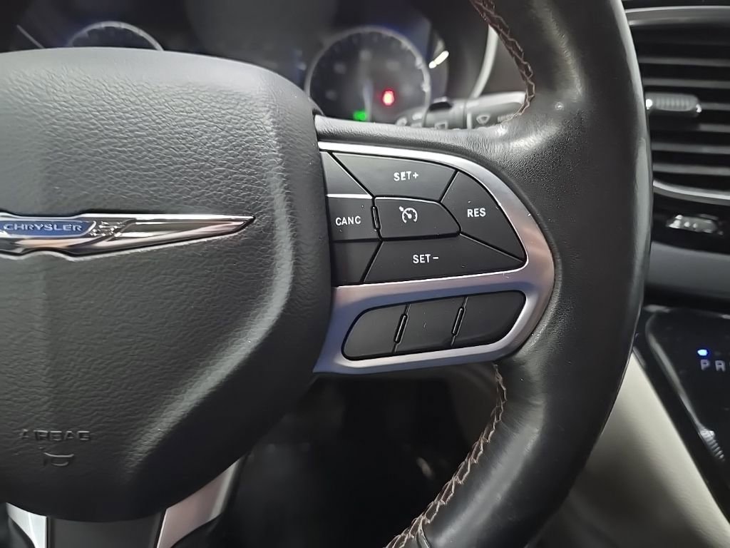 Used 2020 Chrysler Pacifica Touring w/ Tire & Wheel Group image 19
