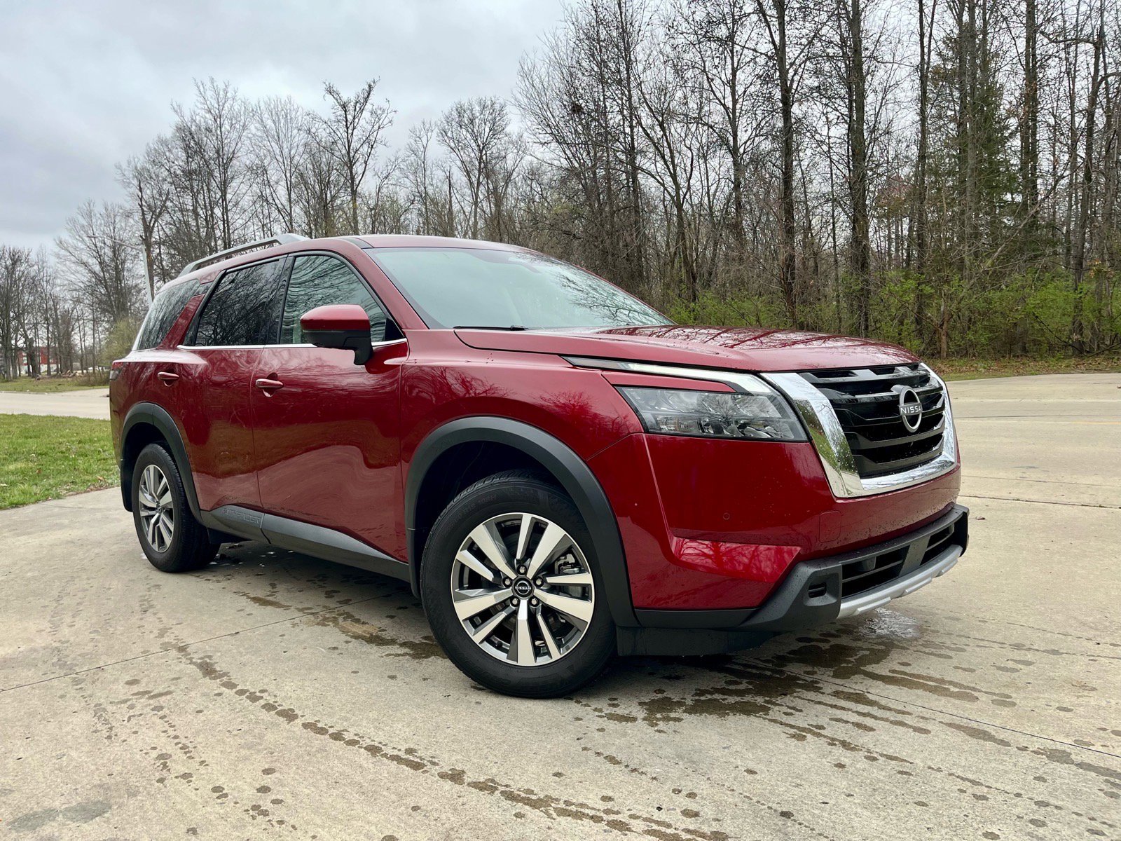 Used 2025 Nissan Pathfinder SL FWD image 1