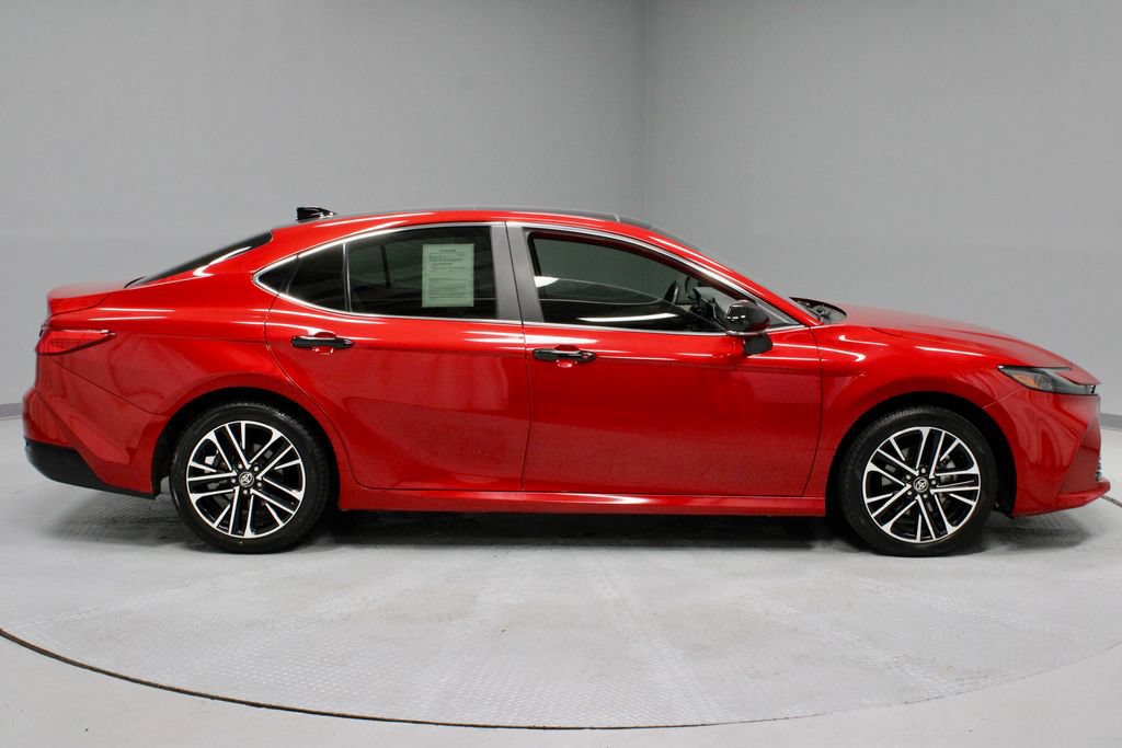 Used 2025 Toyota Camry XLE AWD/4WD image 6