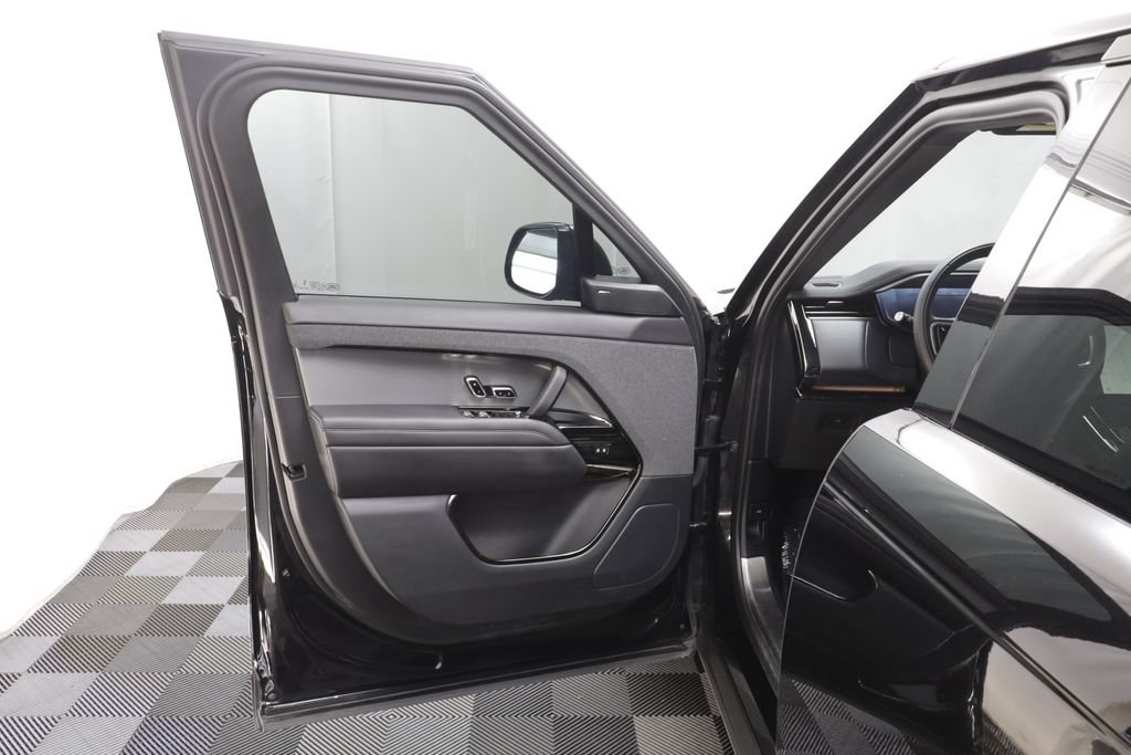 Used 2024 Land Rover Range Rover Sport SE AWD/4WD image 5