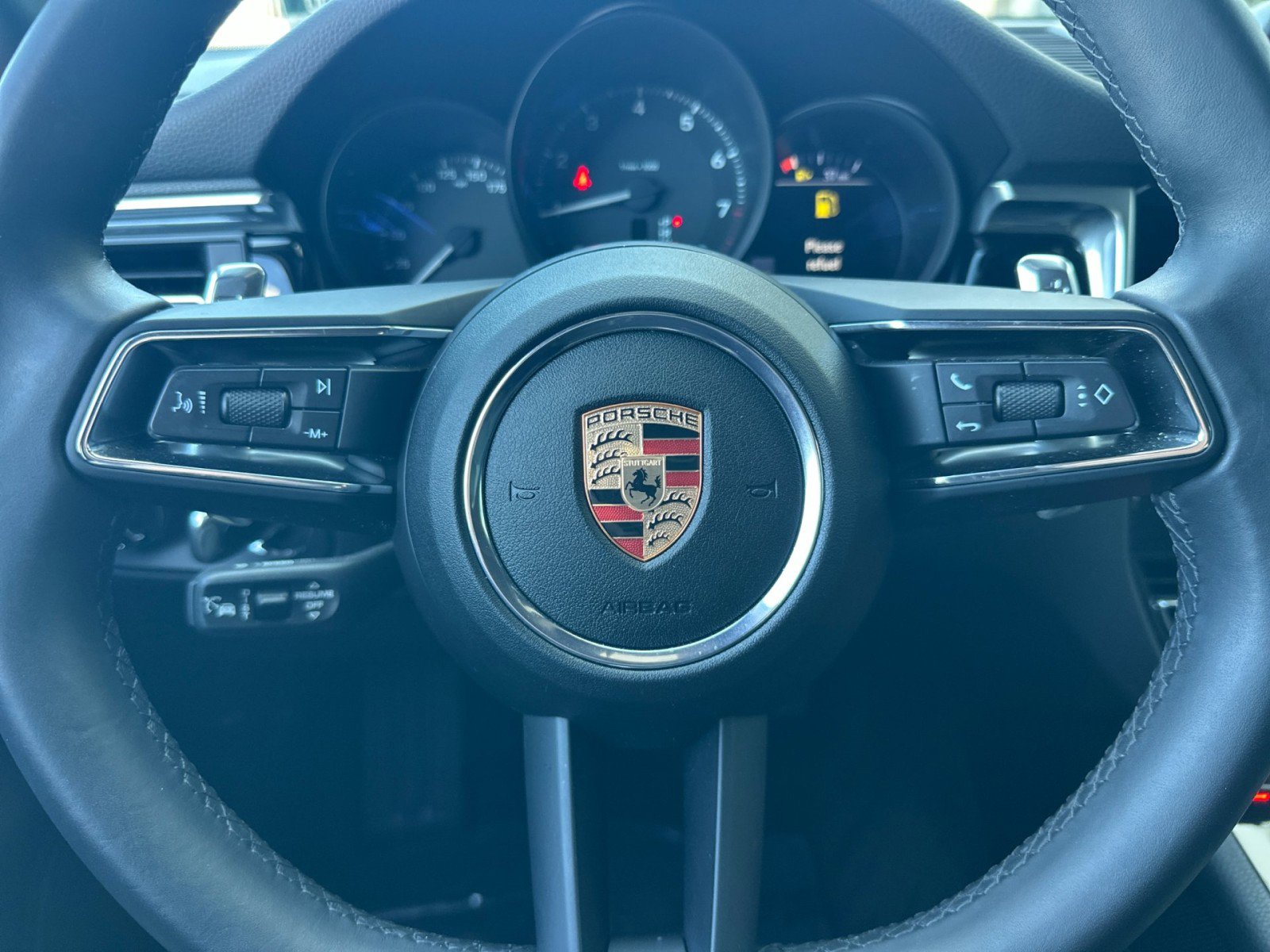 Certified 2025 Porsche Macan image 23