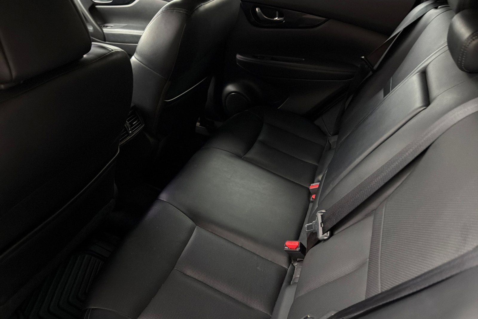 Used 2018 Nissan Rogue Sport SL image 16