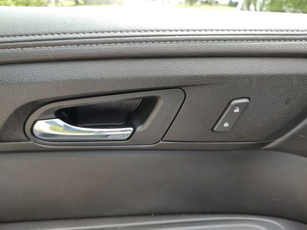Used 2017 Chevrolet Traverse LT w/ Style and Technology Package image 18