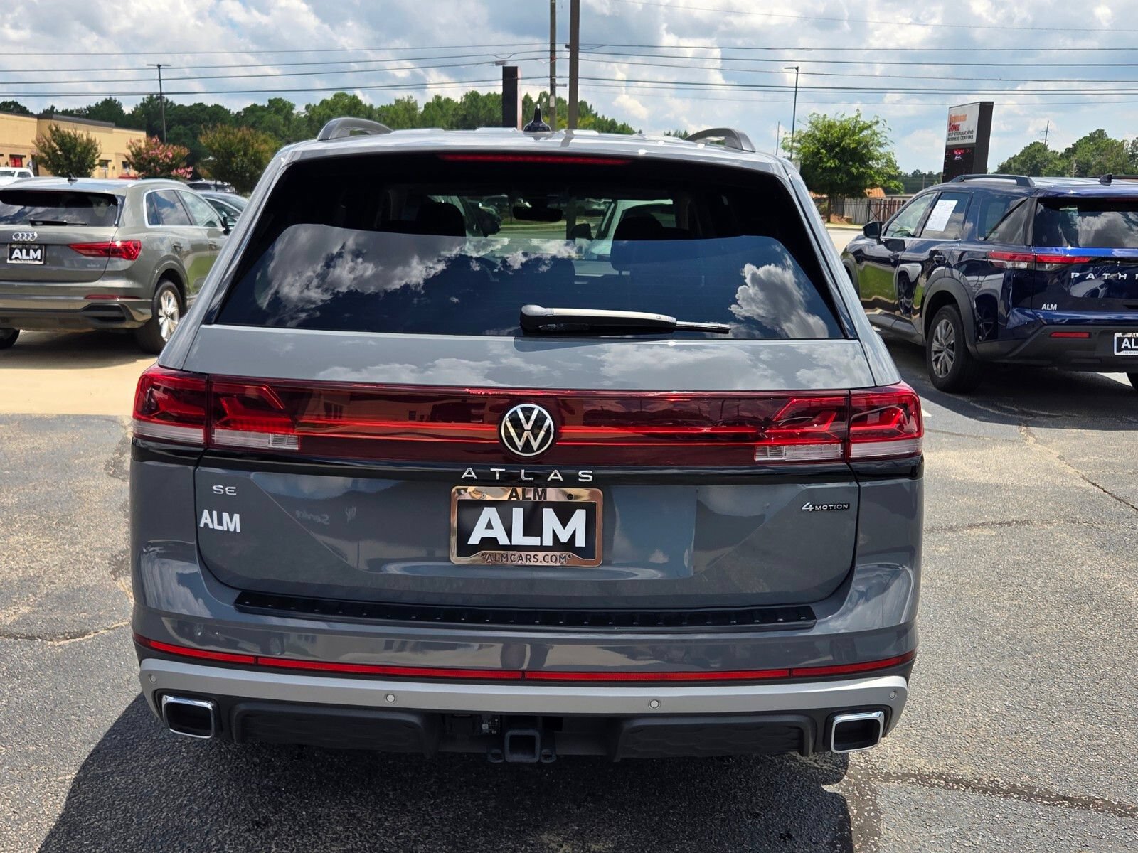 Used 2025 Volkswagen Atlas Peak Edition SE AWD/4WD image 11