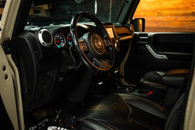 Used 2016 Jeep Wrangler Unlimited Sahara w/ Connectivity Group AWD/4WD image 8