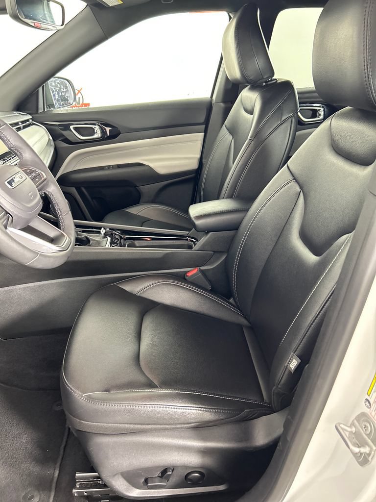 Used 2025 Jeep Compass Limited AWD/4WD image 12