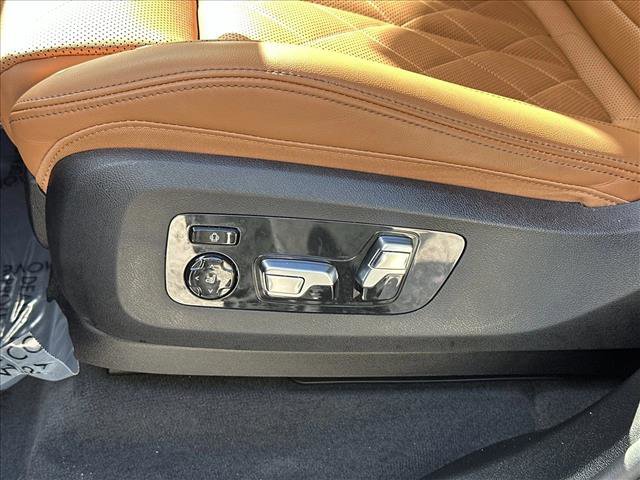 Used 2025 BMW X7 xDrive40i w/ Premium Package AWD/4WD image 18