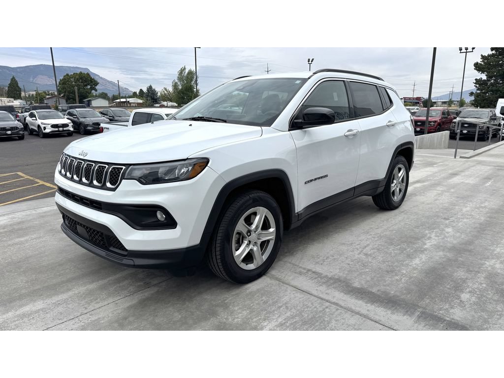 Used 2024 Jeep Compass Latitude AWD/4WD image 3