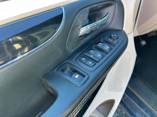 Used 2017 Dodge Grand Caravan SXT image 26