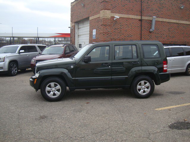 Used 2010 Jeep Liberty Sport image 2