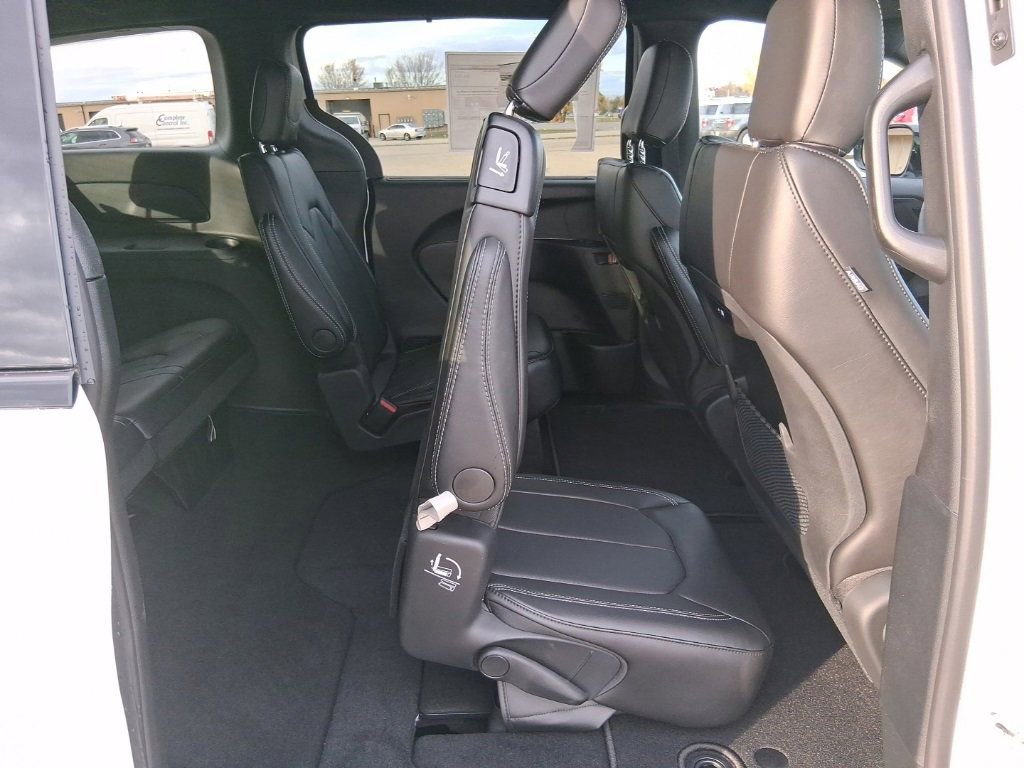 New 2026 Chrysler Pacifica Select image 30