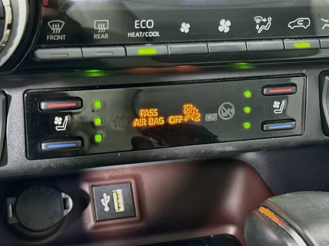 Certified 2025 Toyota RAV4 Limited w/ Advanced Technology Package FWD image 21