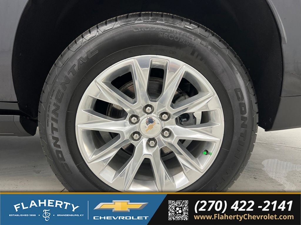 Used 2025 Chevrolet Suburban Premier AWD/4WD image 19