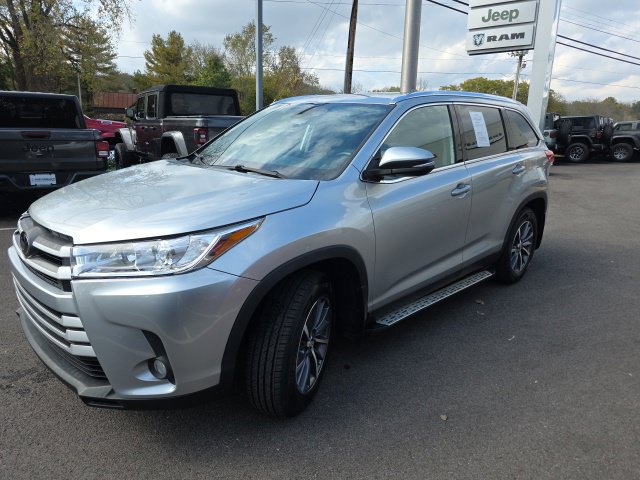 Used 2019 Toyota Highlander XLE AWD/4WD image 22