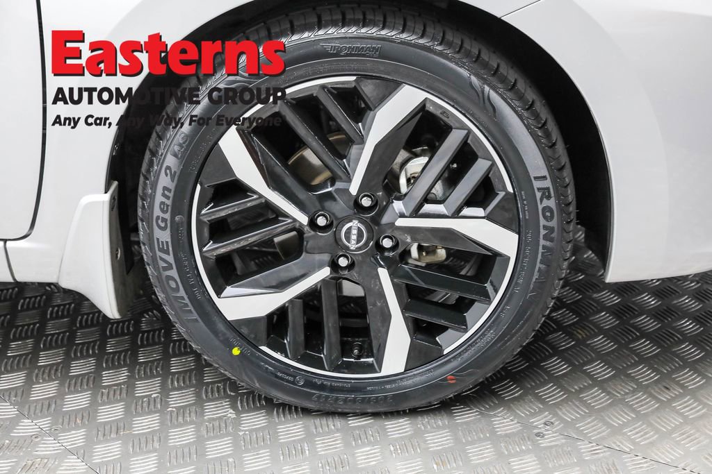 Used 2025 Nissan Versa SR w/ Trunk Package image 30