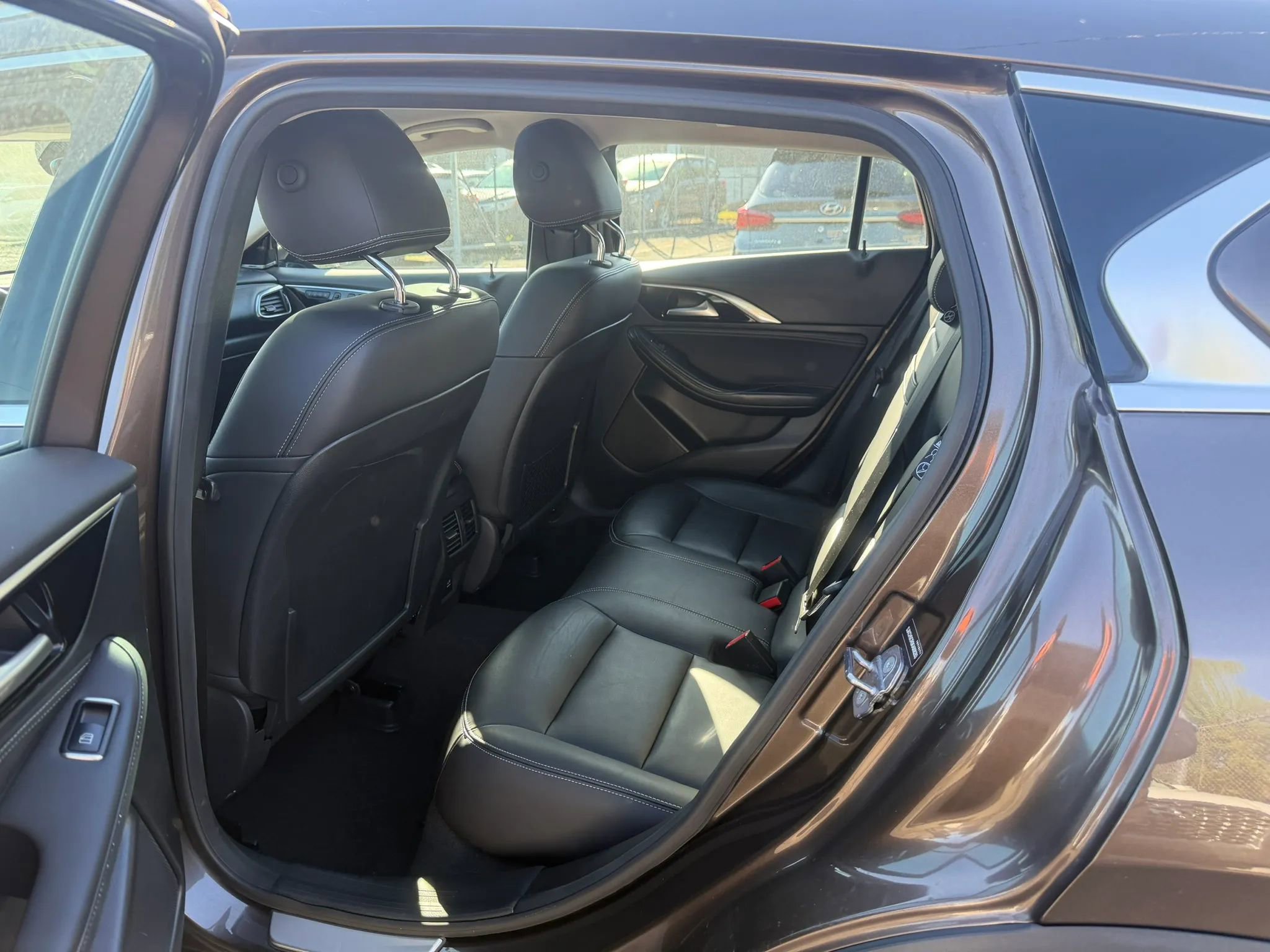 Used 2019 INFINITI QX30 Premium w/ Cargo Package AWD/4WD image 31