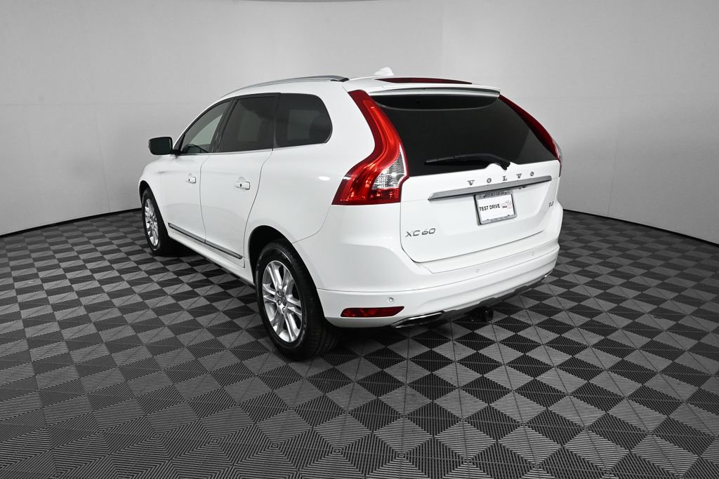 Used 2016 Volvo XC60 T5 Premier w/ Proximity Package FWD image 4