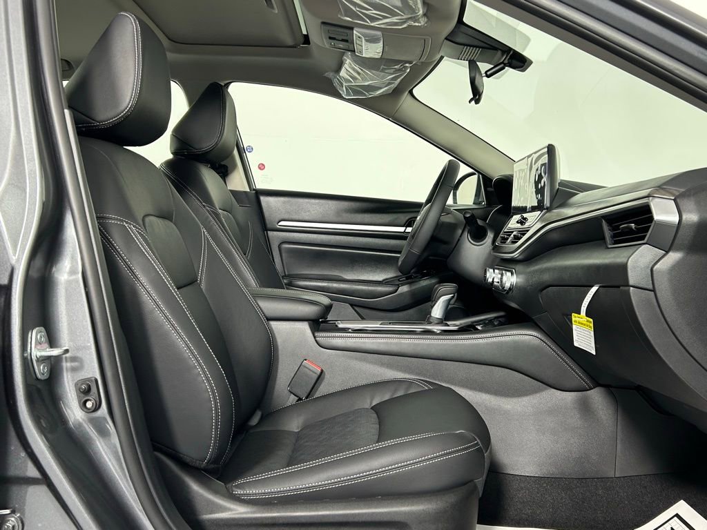 Used 2025 Nissan Altima 2.5 SL FWD image 10