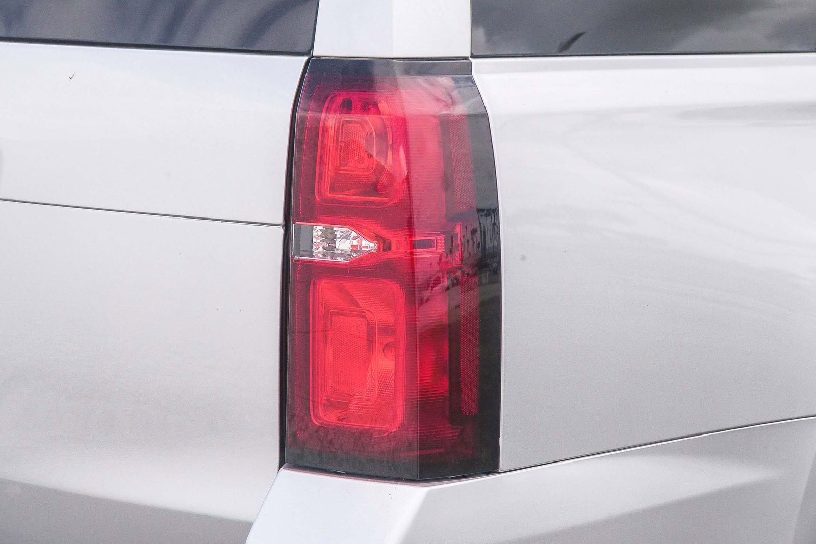 Used 2016 Chevrolet Suburban LT RWD image 10