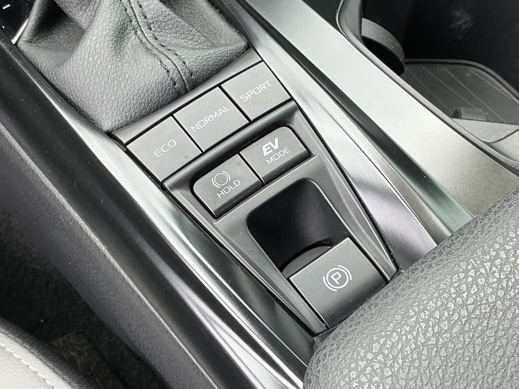 Used 2025 Toyota Camry SE image 40