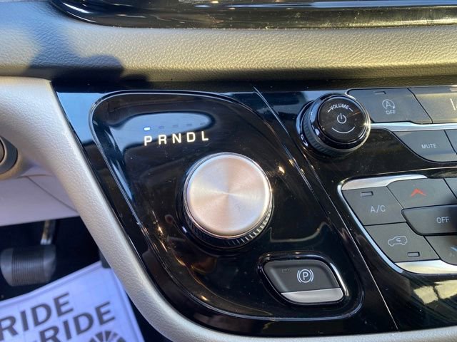 Used 2022 Chrysler Pacifica Touring-L image 24