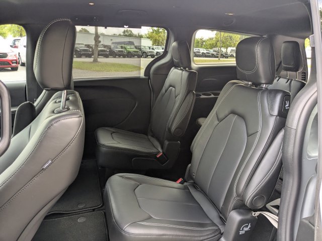 New 2026 Chrysler Pacifica Select FWD image 14
