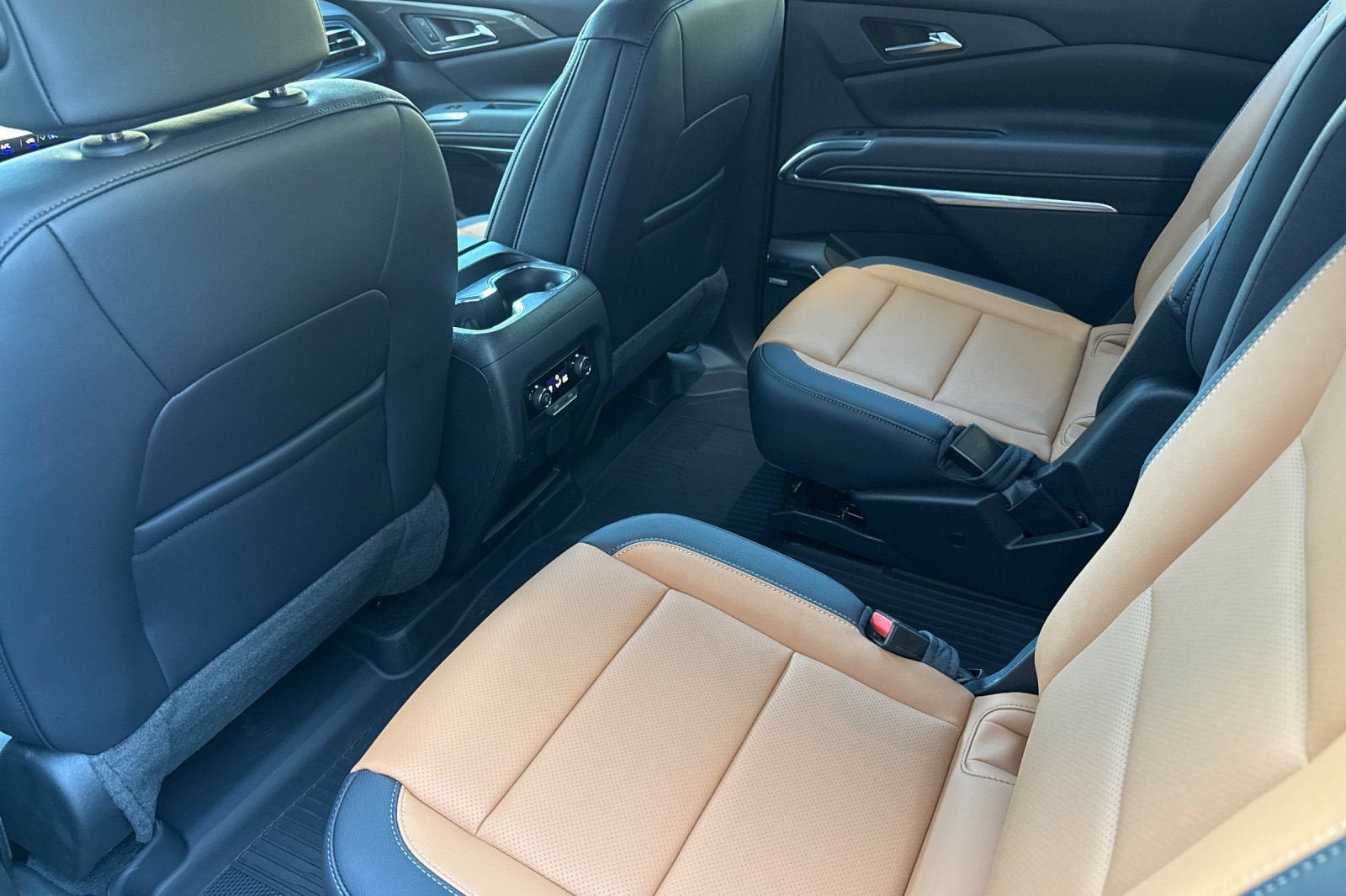 New 2027 Chevrolet Traverse Z71 w/ Enhanced Driving Package AWD/4WD image 9
