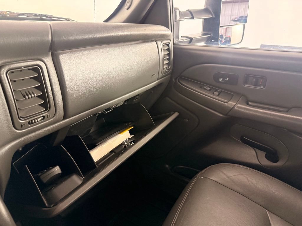 Used 2005 Chevrolet Silverado 3500 LT w/ Heavy-Duty Power Package AWD/4WD image 37