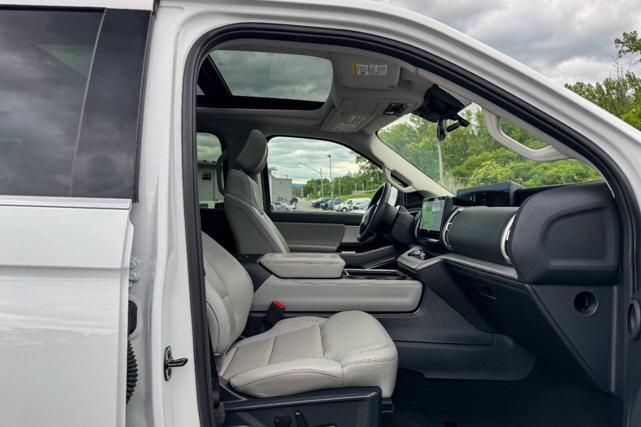 Used 2025 Ford Expedition Active AWD/4WD image 13