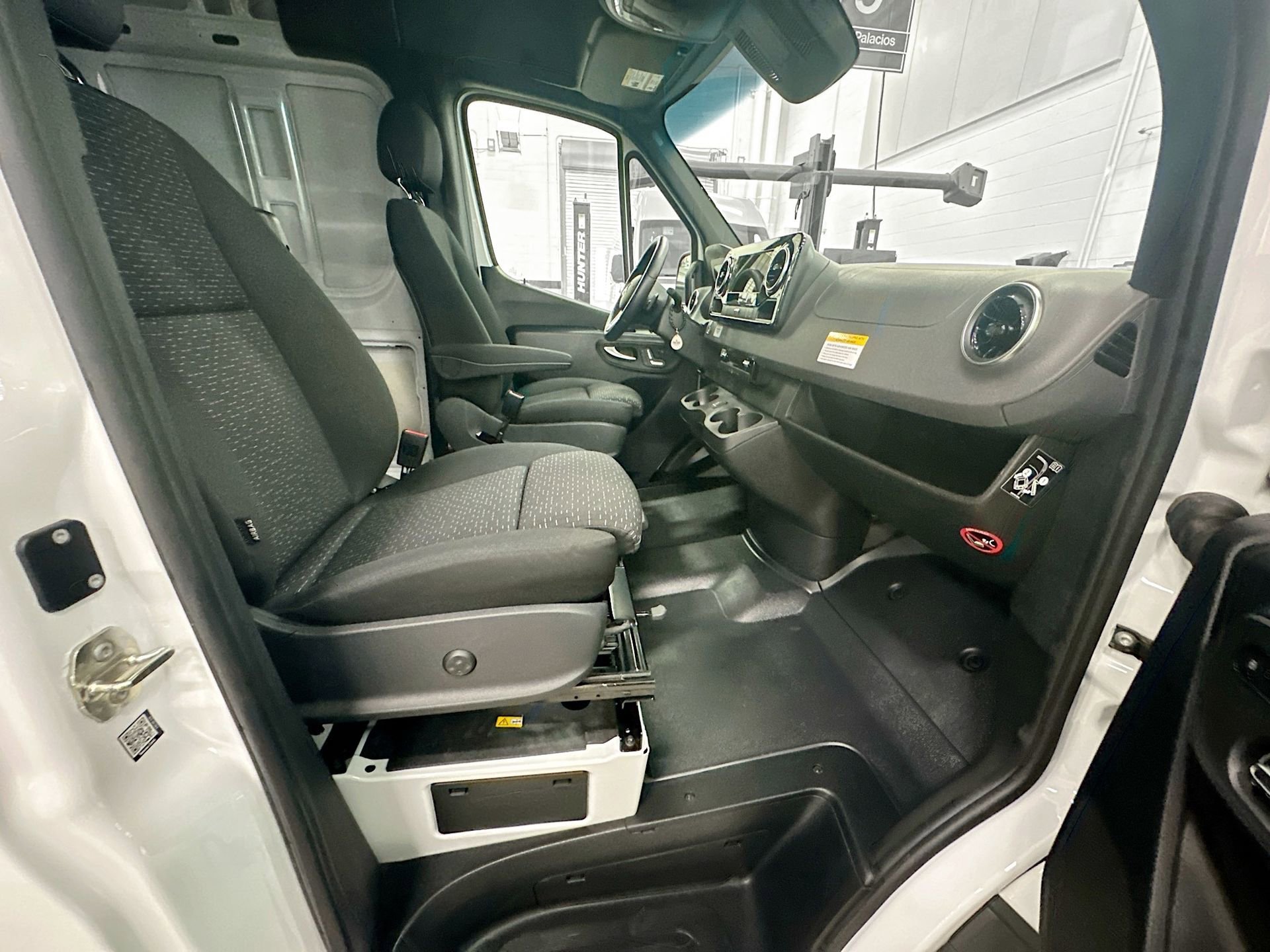 Used 2023 Mercedes-Benz Sprinter 2500 image 24
