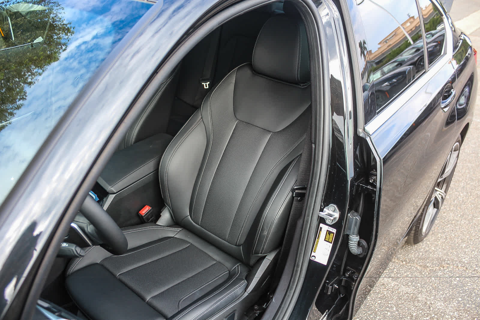 Used 2024 BMW 330i Sedan w/ Convenience Package RWD image 34
